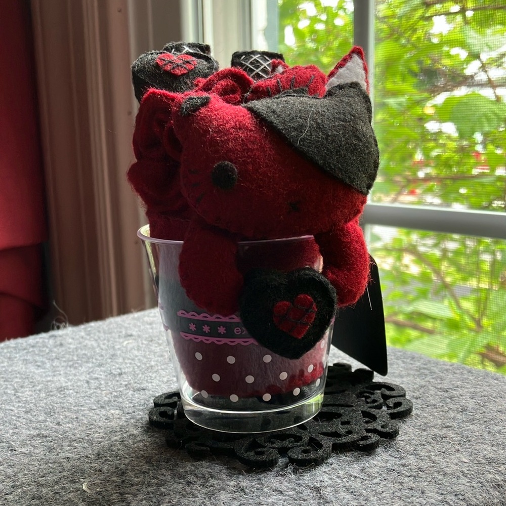 Felted sundae cat in a cup - cute!